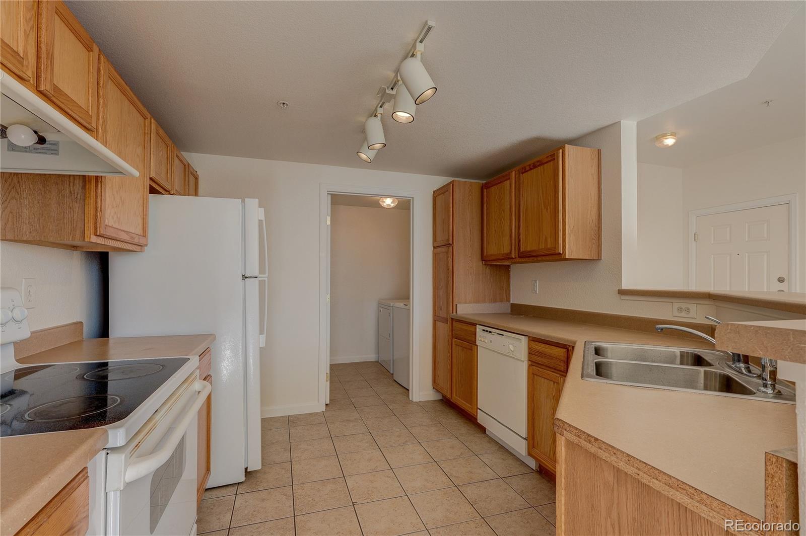 5756 North Genoa Way, Unit 12208 Aurora, CO 80019 - Photo 10 of 33 a kitchen that has a sink and a stove in it