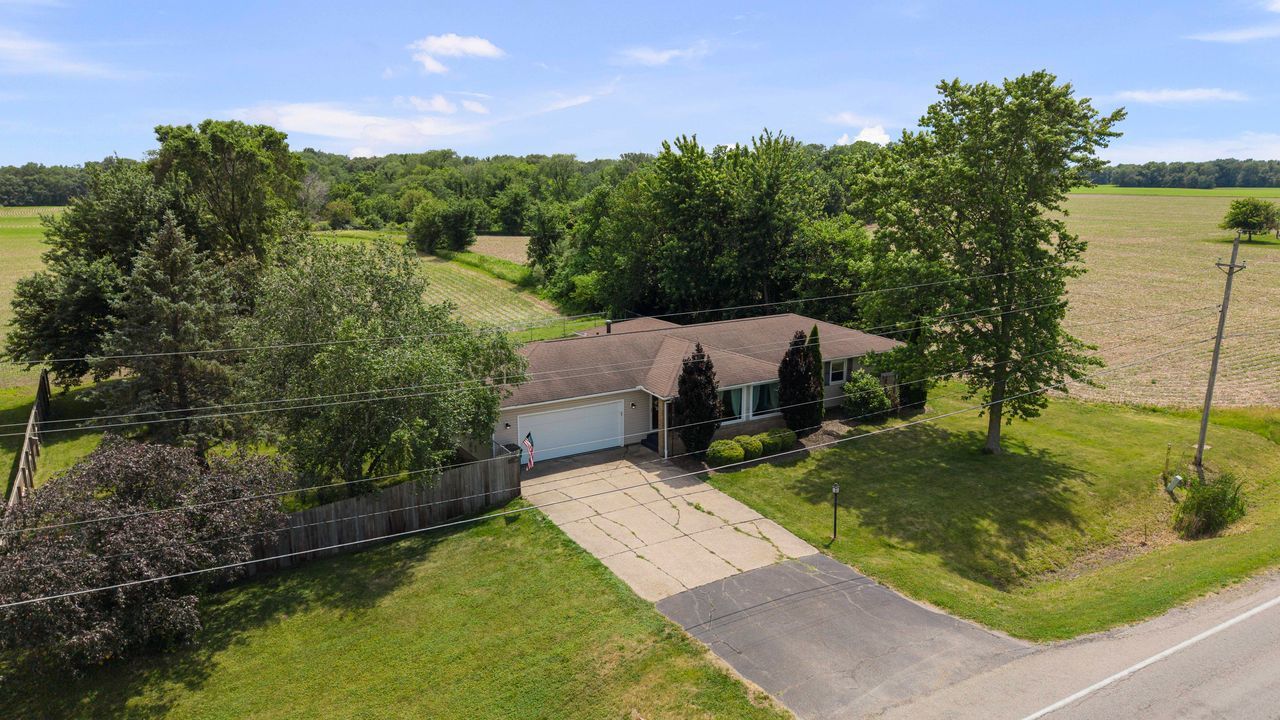 10009 Wolf Road Geneseo, IL 61254 - Photo 4 of 63