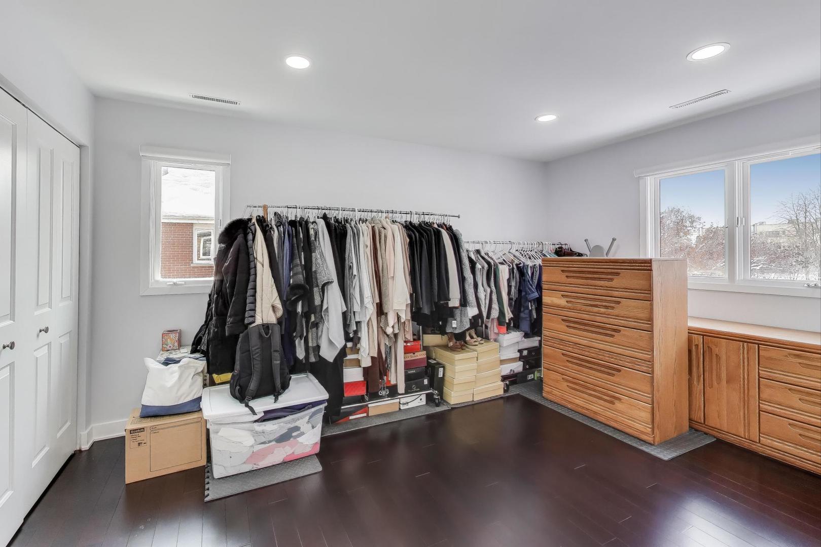 1459 West Wrightwood Avenue, Unit 1459 Chicago, IL 60614 - Photo 25 of 40 a view of a room with gym equipment