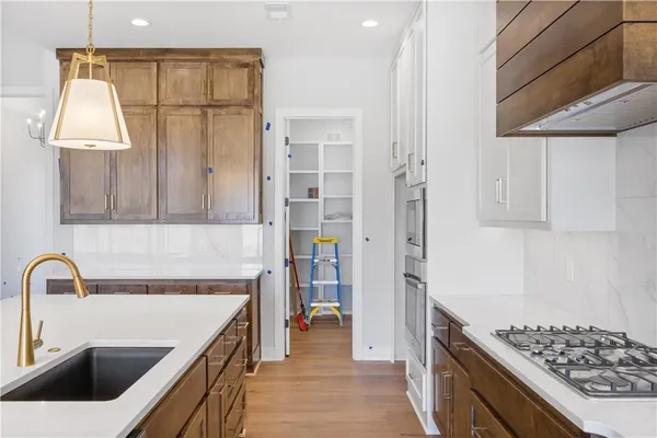 $901,862 | 18616 Ironwood Street, Overland Park, KS 66085