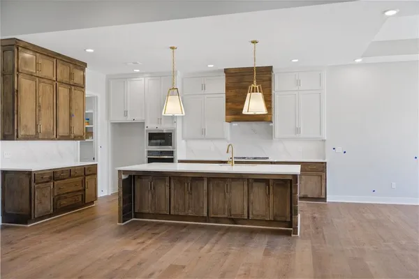 $901,862 | 18616 Ironwood Street, Overland Park, KS 66085