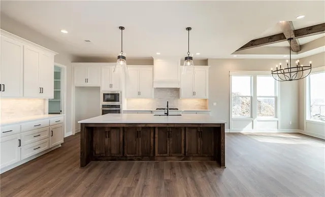 $886,017 | 18616 Ironwood Street, Overland Park, KS 66085