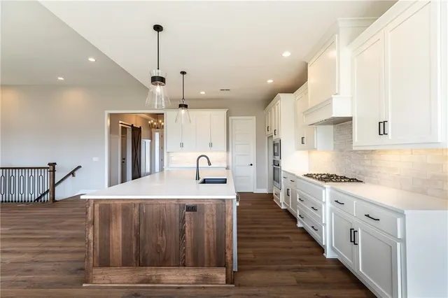 $886,017 | 18616 Ironwood Street, Overland Park, KS 66085