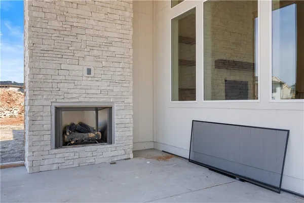$901,862 | 18616 Ironwood Street, Overland Park, KS 66085