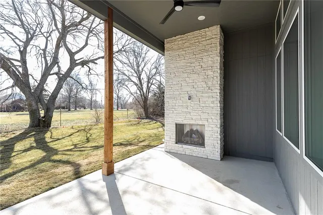 $886,017 | 18616 Ironwood Street, Overland Park, KS 66085