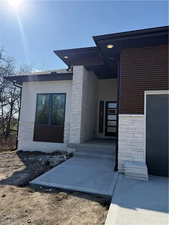 $901,862 | 18616 Ironwood Street, Overland Park, KS 66085