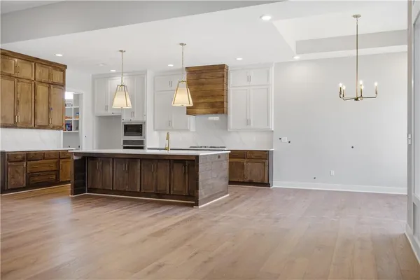 $901,862 | 18616 Ironwood Street, Overland Park, KS 66085