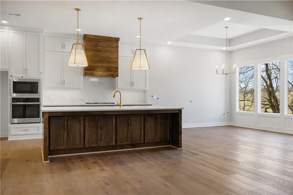 $901,862 | 18616 Ironwood Street, Overland Park, KS 66085