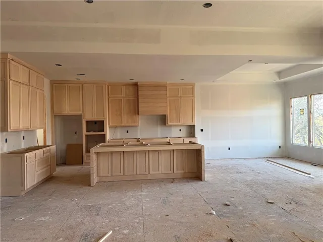 $886,017 | 18616 Ironwood Street, Overland Park, KS 66085