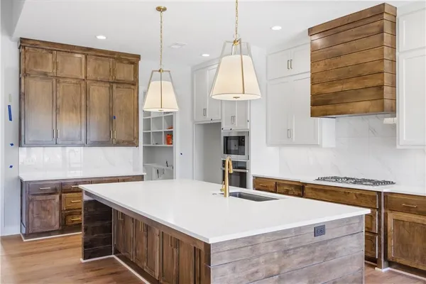 $901,862 | 18616 Ironwood Street, Overland Park, KS 66085