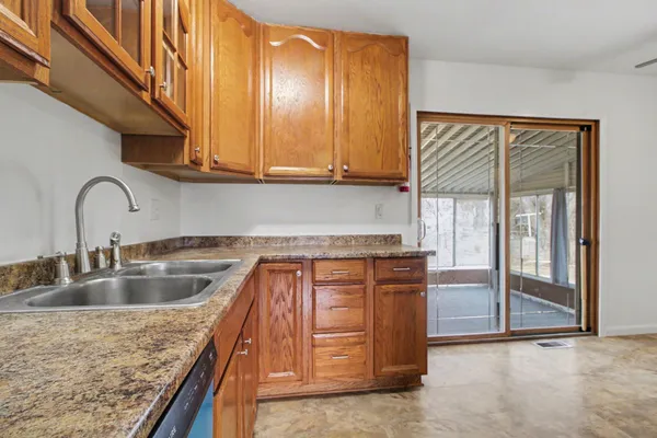 $1,950 | 2329 Brooktree Court, Ypsilanti, MI 48198