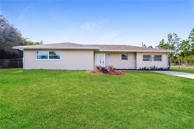 $1,875 | 300 East 10th Street, Lehigh Acres, FL 33972