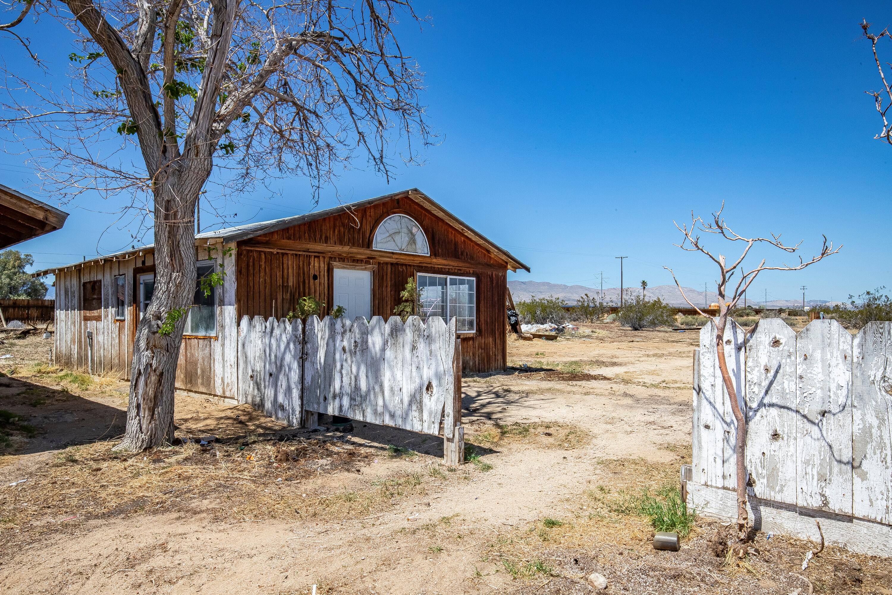 10085 Hamilton Road Rosamond, CA 93560 - Photo 7 of 40 IMG_1912_MLS
