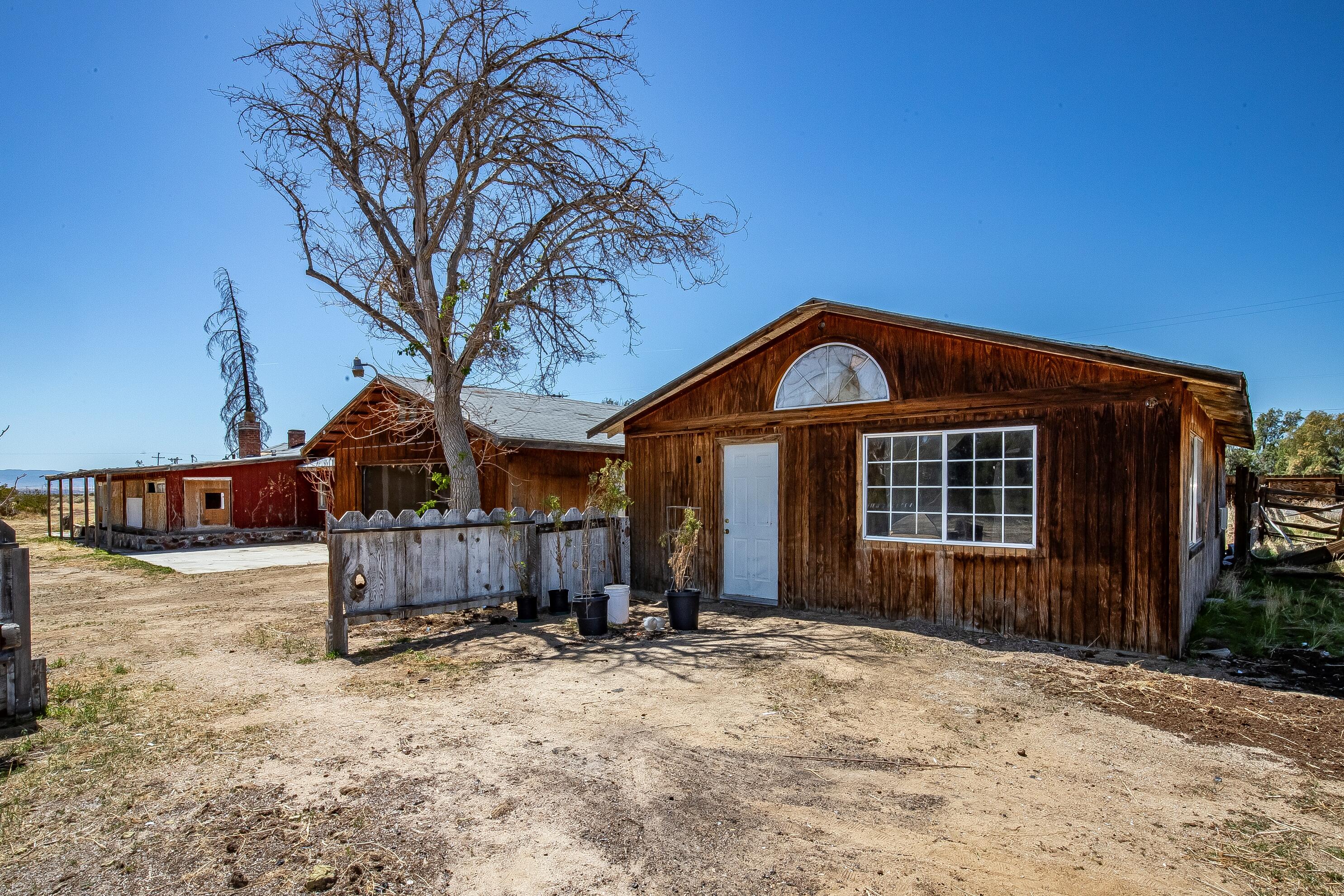 10085 Hamilton Road Rosamond, CA 93560 - Photo 8 of 40 IMG_1913_MLS