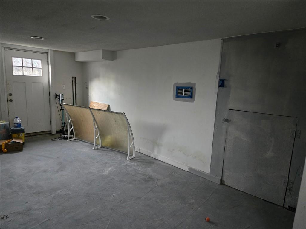 514 Penn High Park Road Jeannette, PA 15644 - Photo 30 of 30 a room with a bed and a couch