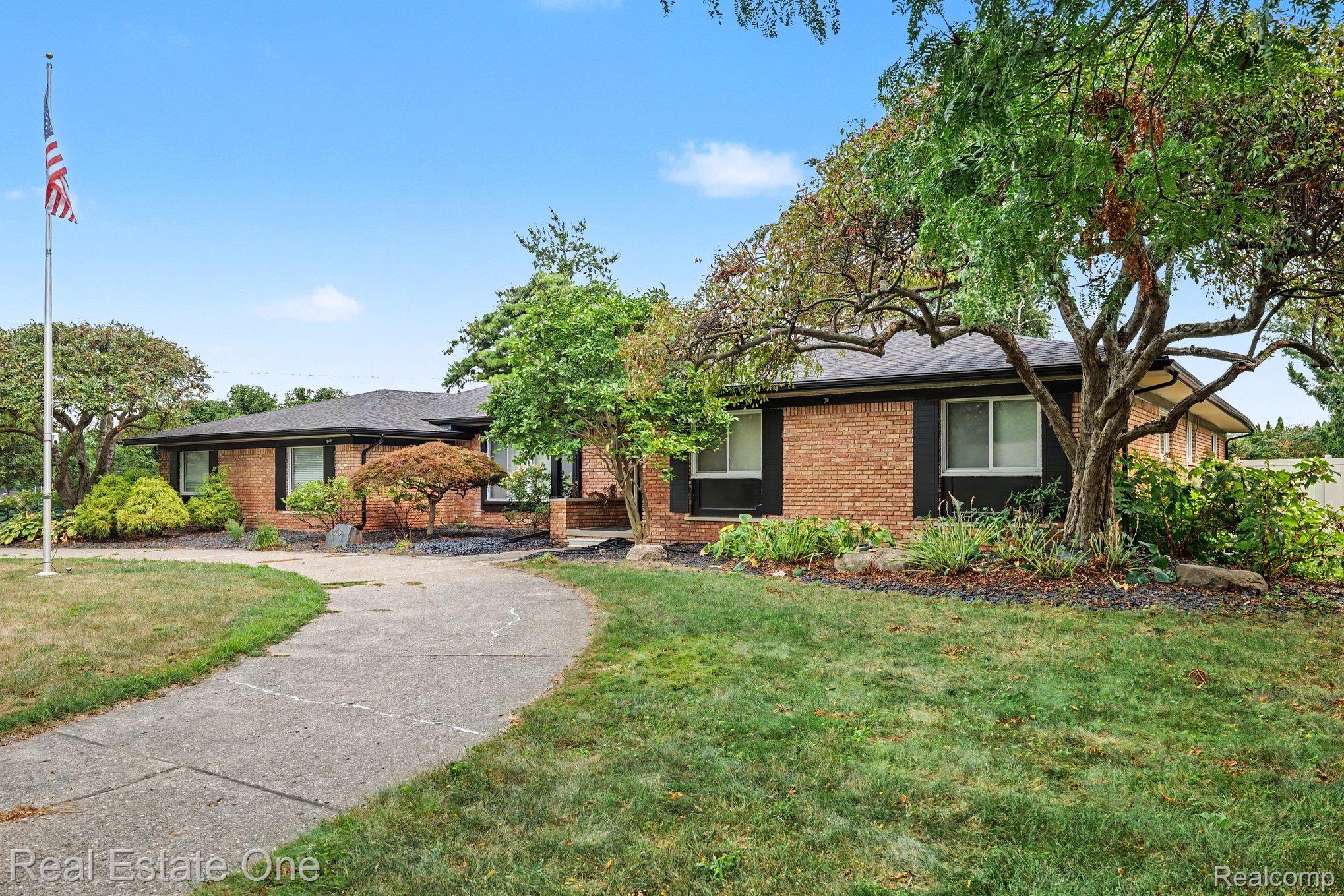 11584 Chicago Road Warren, MI 48093 - Photo 4 of 57 004_file_9497.jpg