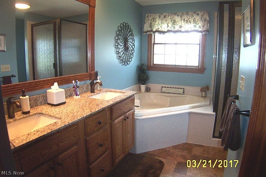 22679 Hartley Road Alliance, OH 44601 - Photo 22 of 27 MASTER BATH
