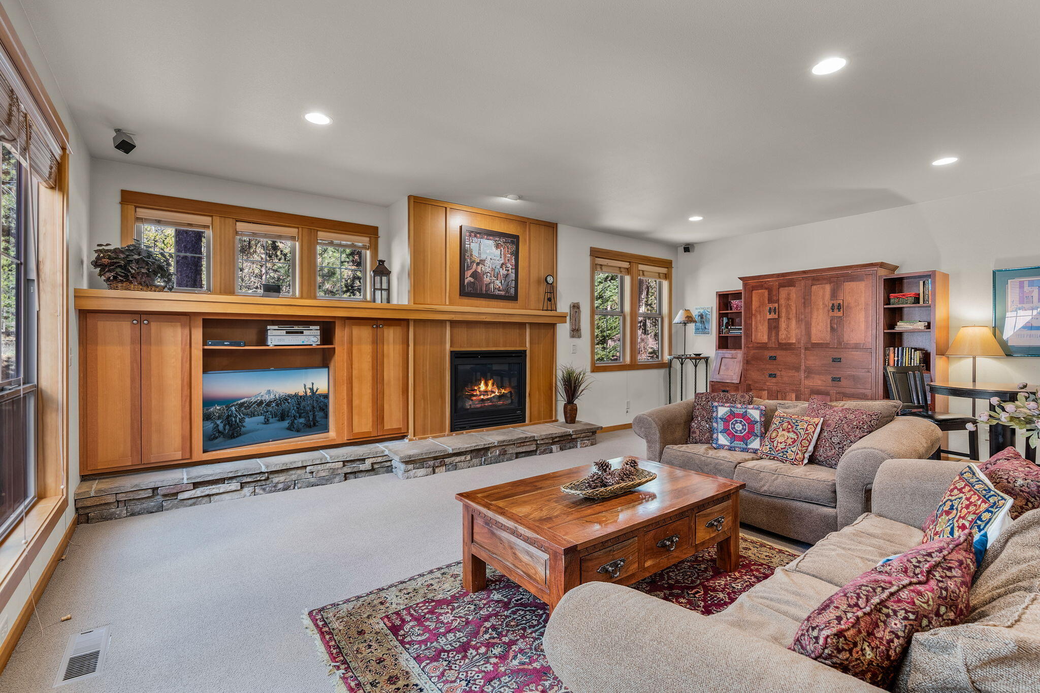 57124 Evergreen Loop, Unit 33 Sunriver, OR 97707 - Photo 12 of 37 10 2025_04_16_57124_evergreen_loop_sunri