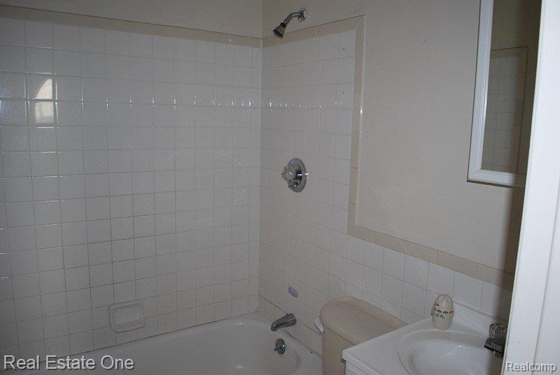 8504 Stephens Road Warren, MI 48089 - Photo 22 of 25 Main Bath