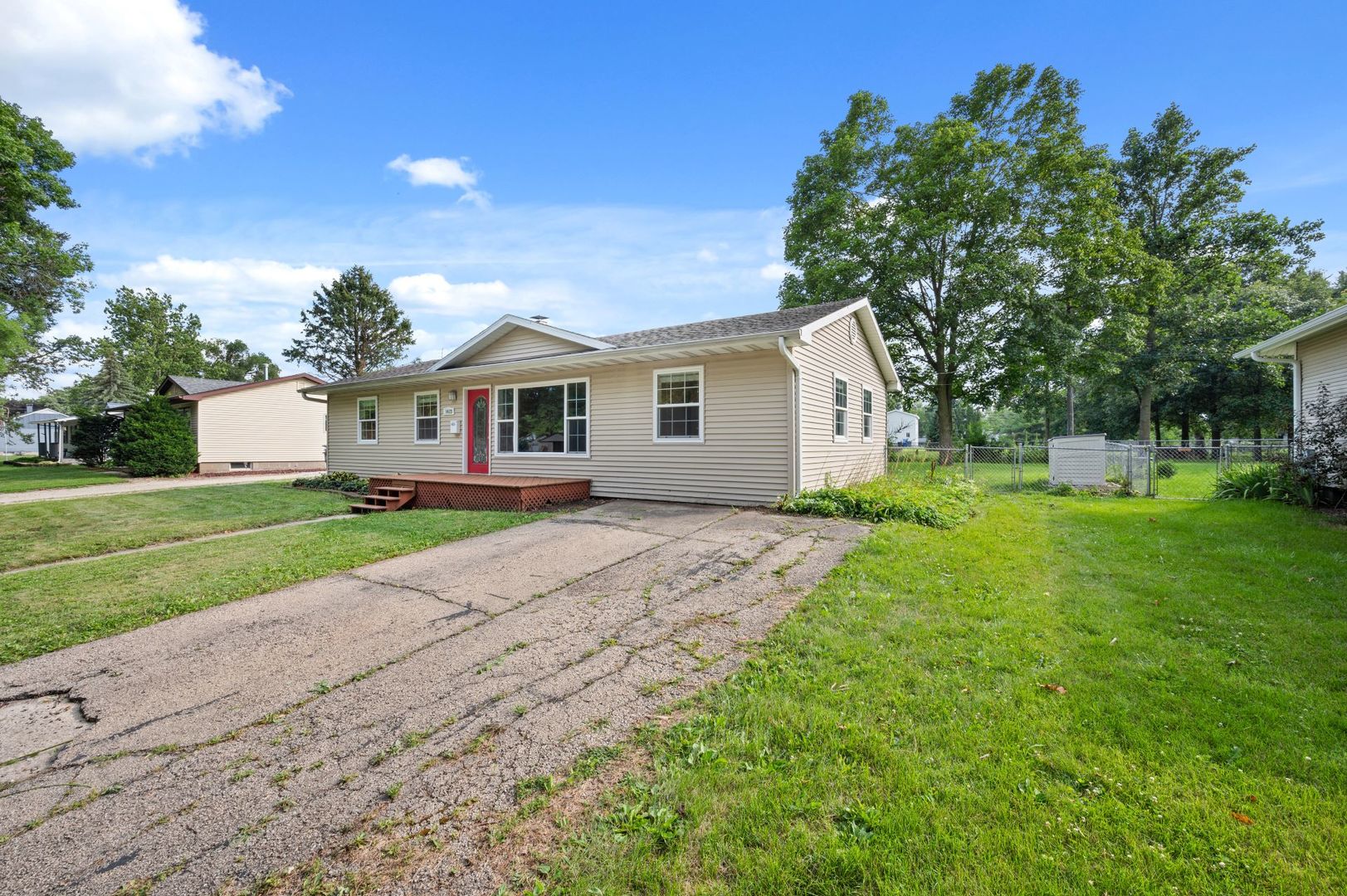 1419 East Dresser Road DeKalb, IL 60115 - Photo 2 of 21 Gallery Image 2