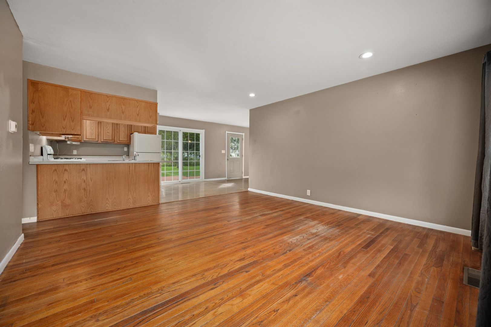 1419 East Dresser Road DeKalb, IL 60115 - Photo 4 of 21 Gallery Image 4