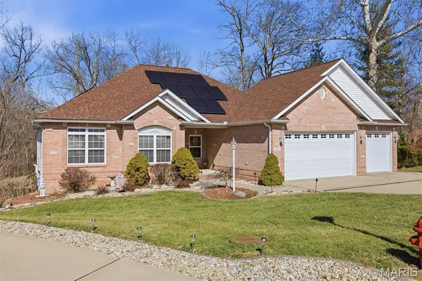 $445,000 | 5 Chariot Court, Glen Carbon, IL 62034