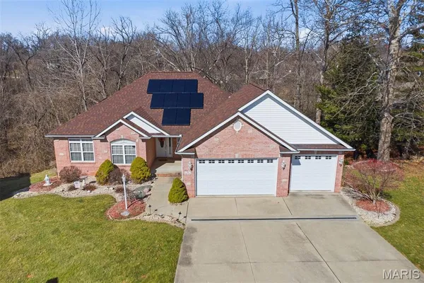 $445,000 | 5 Chariot Court, Glen Carbon, IL 62034