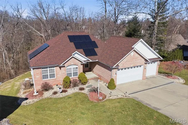 $445,000 | 5 Chariot Court, Glen Carbon, IL 62034