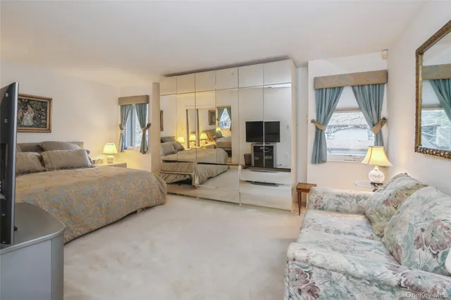 $948,000 | 33 Club House Court, Unit 33, Jericho, NY 11753