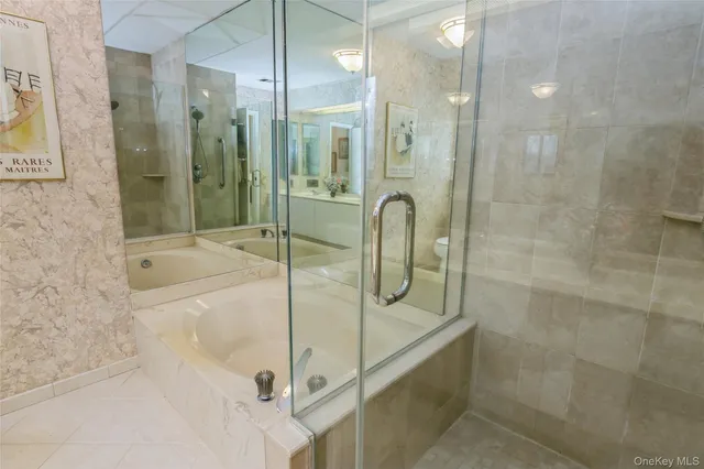 $948,000 | 33 Club House Court, Unit 33, Jericho, NY 11753