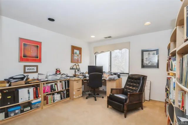 $948,000 | 33 Club House Court, Unit 33, Jericho, NY 11753