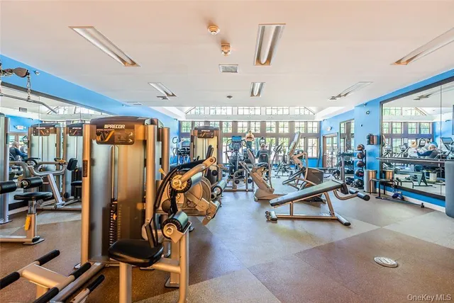 $948,000 | 33 Club House Court, Unit 33, Jericho, NY 11753