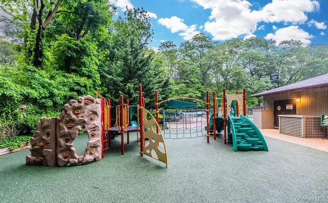 $948,000 | 33 Club House Court, Unit 33, Jericho, NY 11753