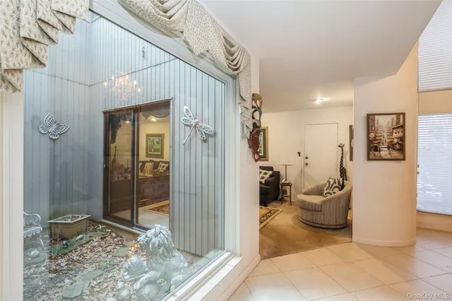 $948,000 | 33 Club House Court, Unit 33, Jericho, NY 11753