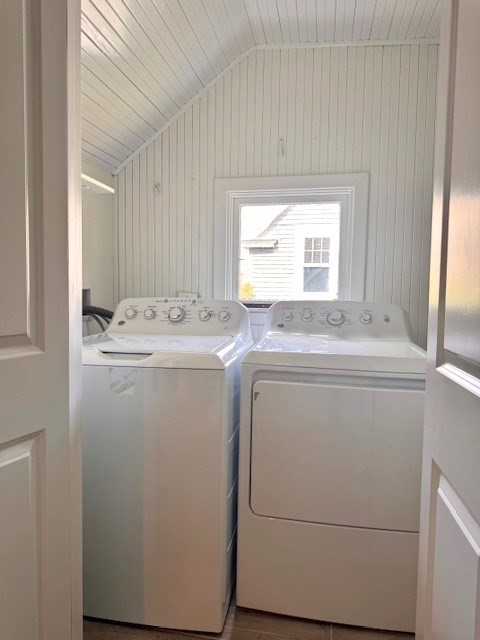19-21 Bellevue Street, Unit 3 Waltham, MA 02453 - Photo 9 of 9 a utility room with dryer and washer