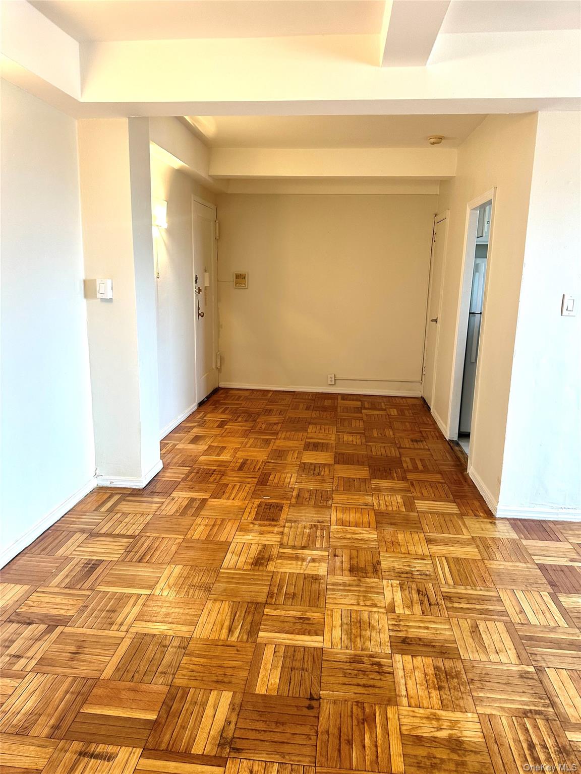 20 Metropolitan Ovl, Unit 11A Bronx, NY 10462 - Photo 3 of 16 Hall with baseboards