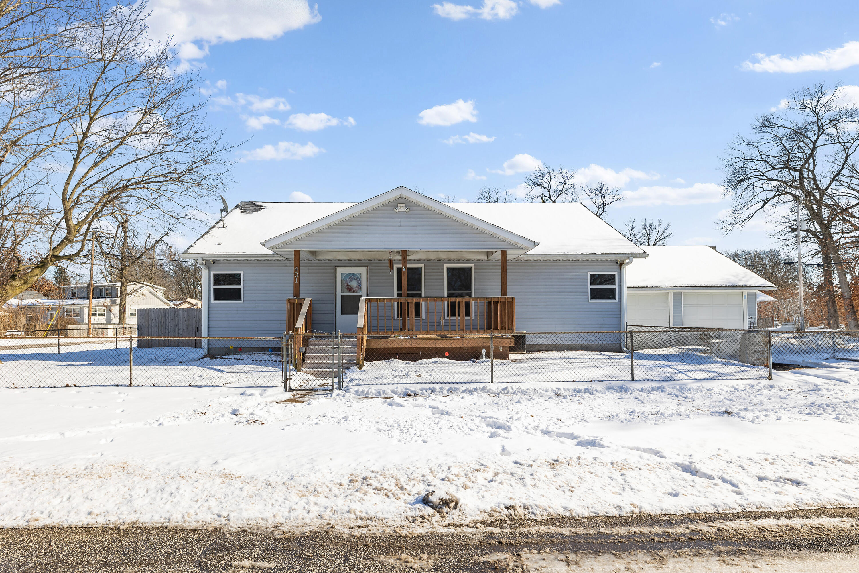 401 Larchmere Road Kingsford Heights, IN 46346 - Photo 1 of 20 3000x2000