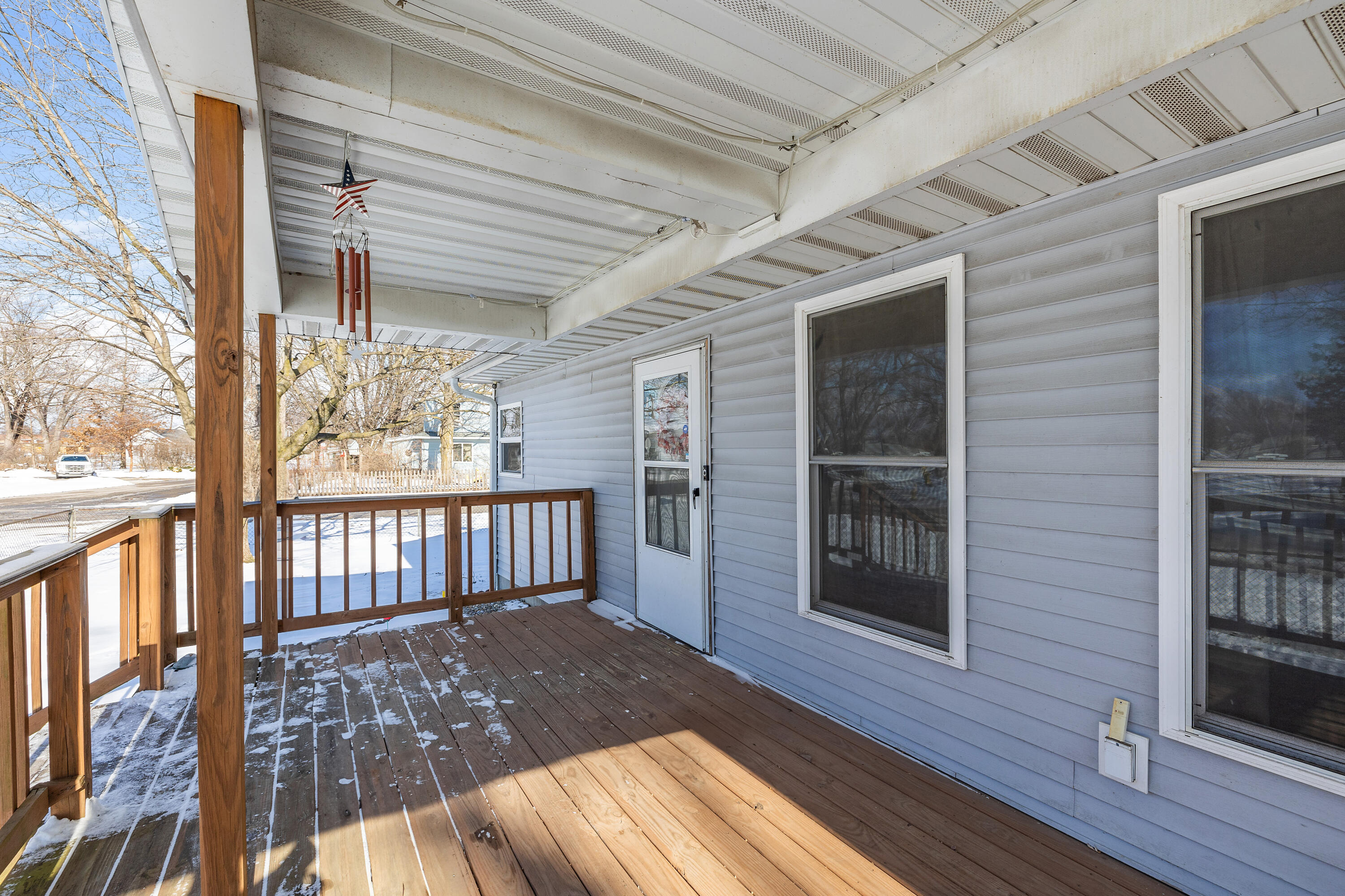 401 Larchmere Road Kingsford Heights, IN 46346 - Photo 2 of 20 3000x2000