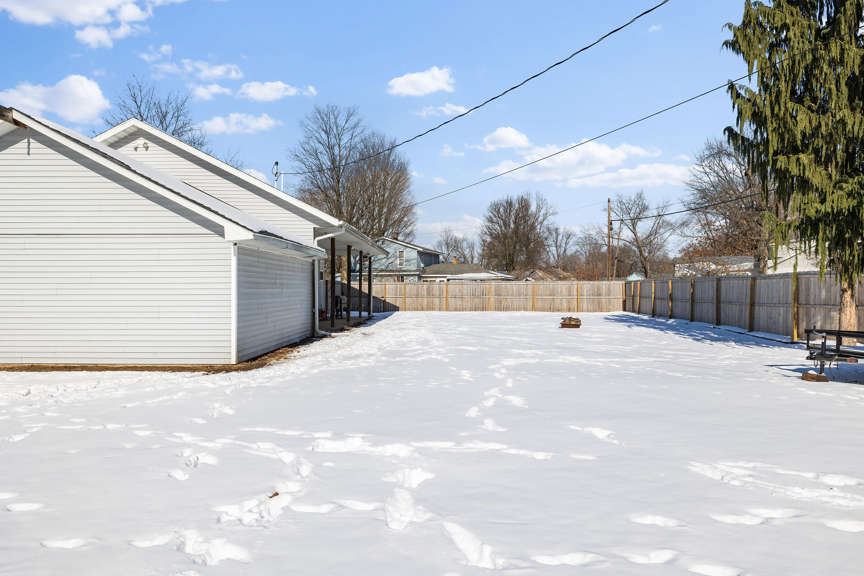 401 Larchmere Road Kingsford Heights, IN 46346 - Photo 3 of 20 3000x2000