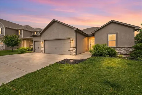 $445,000 | 605 Southeast Colonial Drive, Blue Springs, MO 64014