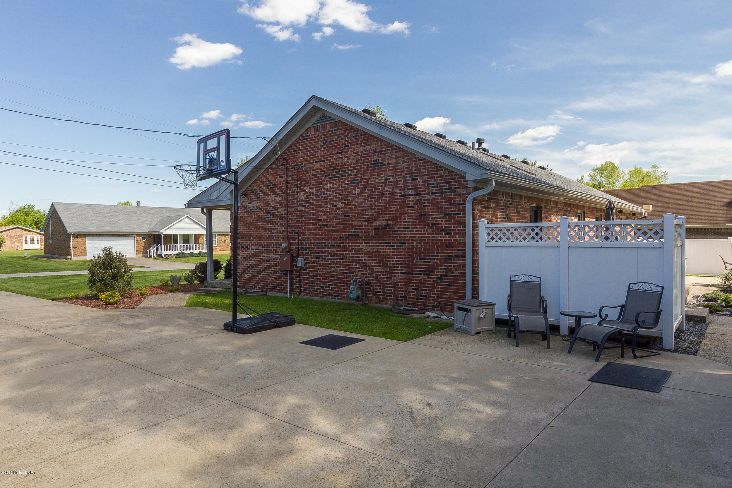 151 Stonepost Road Louisville, KY 40229 - Photo 45 of 46 151e