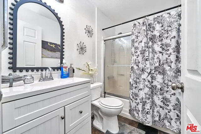 $415,000 | 7045 Woodley Avenue, Unit 110, Van Nuys, CA 91406