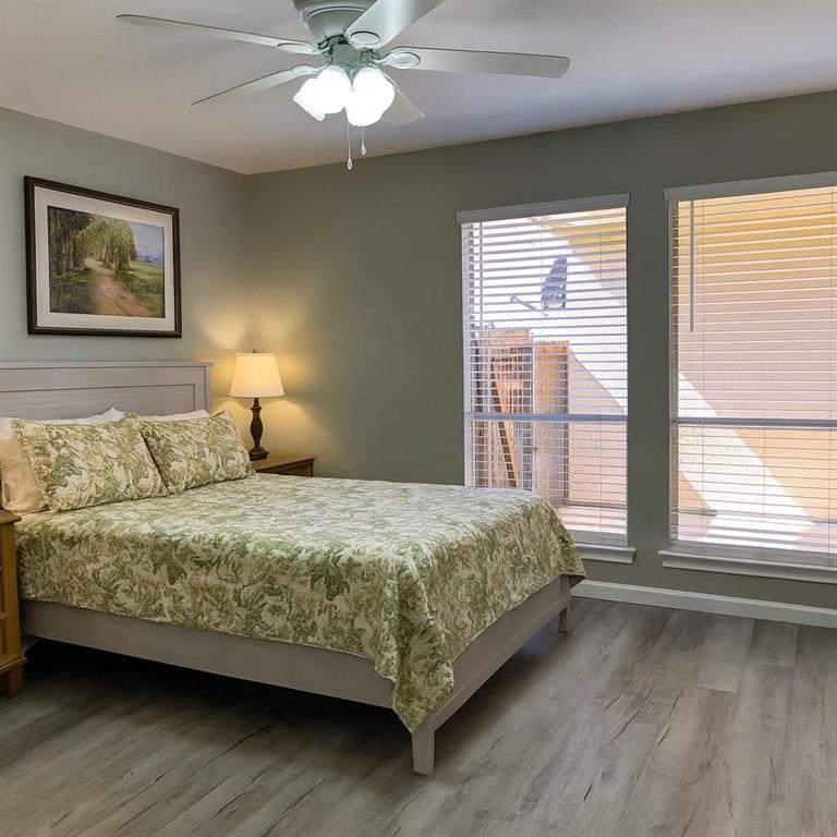 12830 Midway Road, Unit 1129 Dallas, TX 75244 - Photo 10 of 18 a bedroom with a large bed and a window