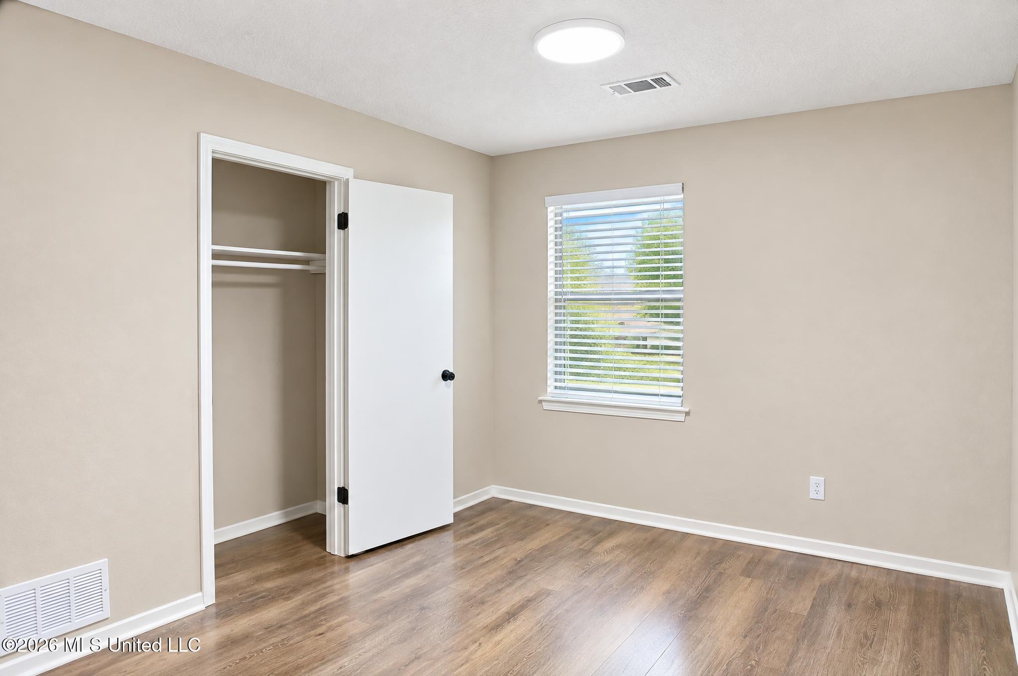 6460 Yorkshire Road Horn Lake, MS 38637 - Photo 13 of 18 08-bedroom-lighting-sharpened-reframe-no