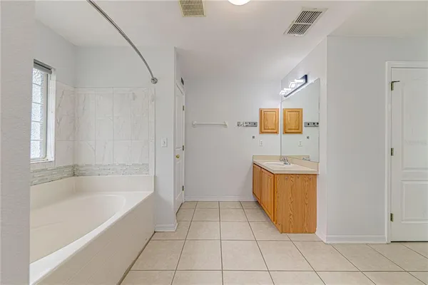 $2,400 | 1176 Lake Pl Court, Lakeland, FL 33805