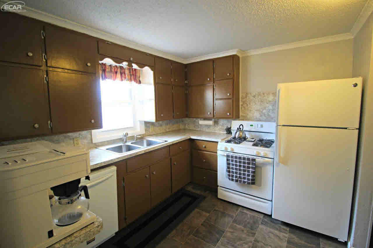 4217 North Linden Road Flint, MI 48504 - Photo 6 of 23 21378627-5.JPG
