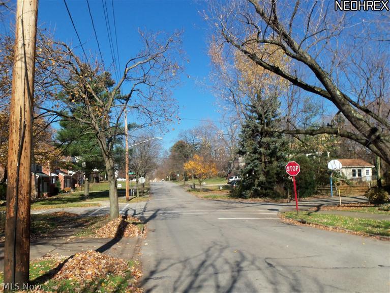1434 Clearview Road Cleveland, OH 44124 - Photo 2 of 6