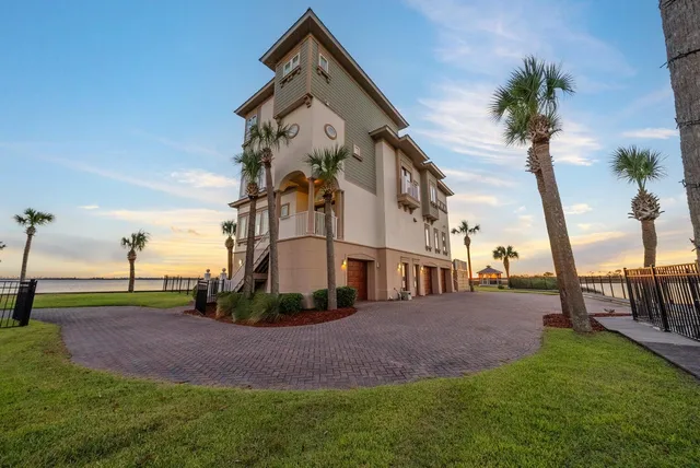 $1,995,000 | 6701 Yacht Club Drive, Panama City, FL 32404