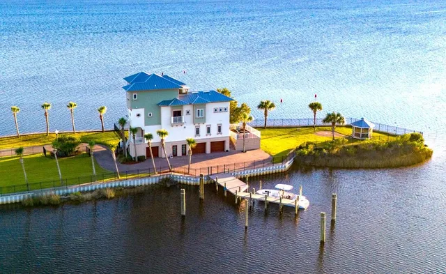 $1,995,000 | 6701 Yacht Club Drive, Panama City, FL 32404