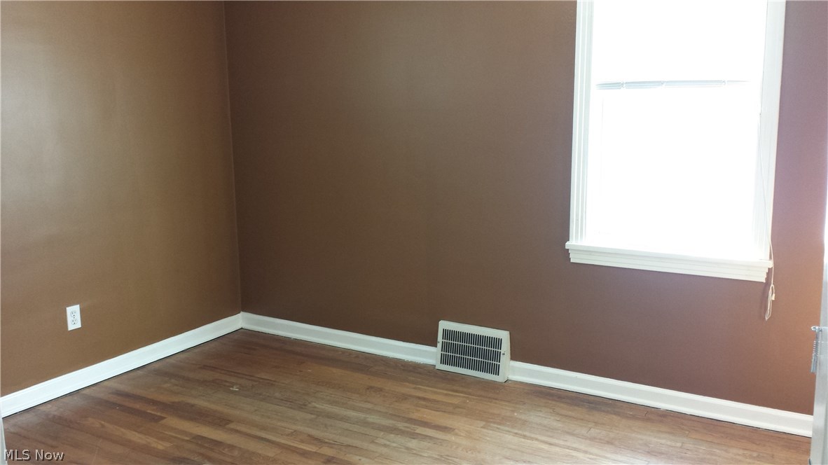 1112 Lander Road Cleveland, OH 44124 - Photo 10 of 27